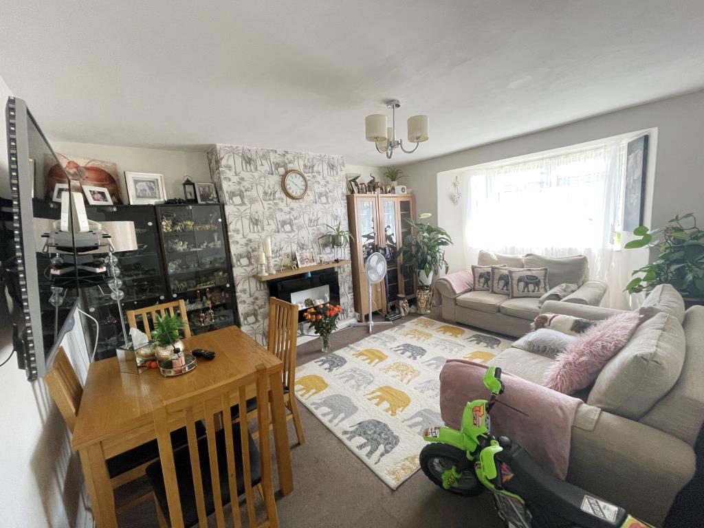 Lot: 146 - TWO-BEDROOM GROUND FLOOR FLAT FOR INVESTMENT - Living room with electric fireplace with bay window